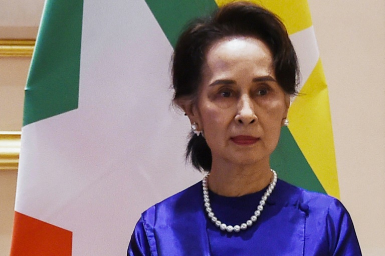 Ex líder birmanesa Aung San Suu Kyi condenada a 3 anos de prisão por