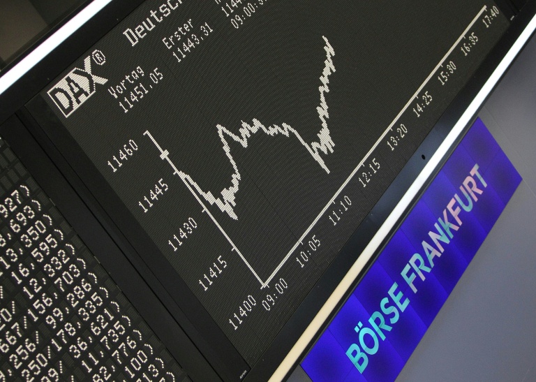 Em Londres, o índice FTSE-100, tinha queda de 0,21% na manhã desta segunda-feira (26)