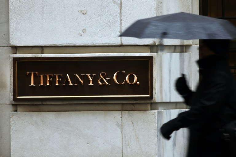Tiffany, Saks Fifth Avenue, CVS, Target e Macy's estão entre as companhias que fecharam as vitrines de algumas de suas lojas