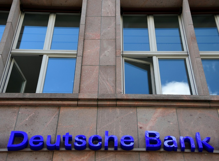 Como consequência dos resultados ruins, bancos como Deutsche Bank, HSBC, Société Générale e Citigroup fecharam vagas em seus setores de investimento.