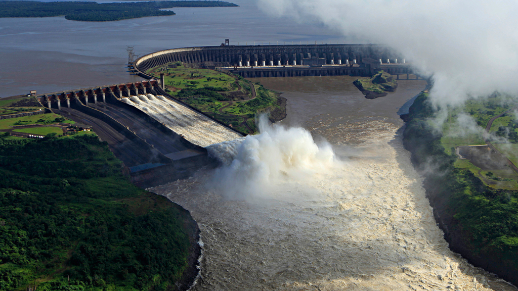 Vista de trecho da hidrelétrica de Itaipu, na fronteira do Brasil com o Paraguai