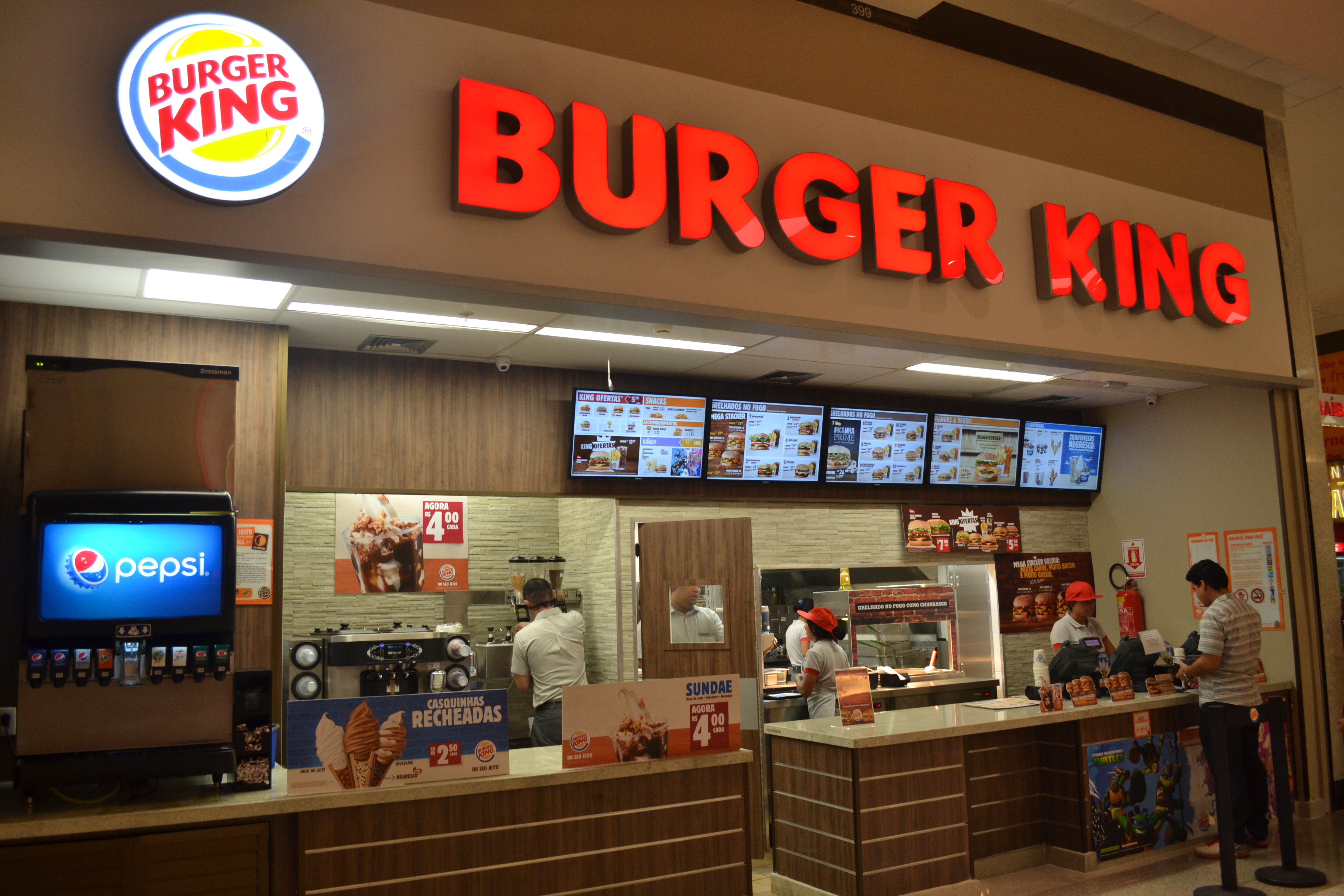 Além do excesso de horas trabalhadas, o inquérito apontou que o Burger King suprimia, de forma rotineira, o descanso semanal remunerado dos funcionários, que eram obrigados a trabalhar numa frequência de sete ou mais dias consecutivos sem folga