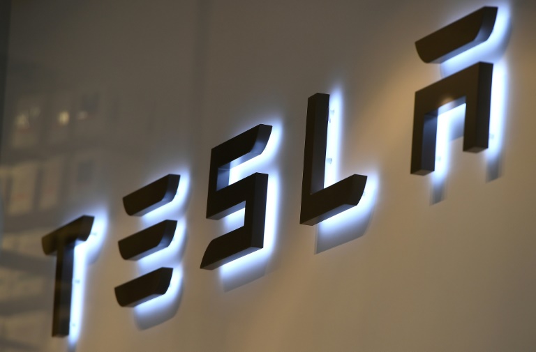 Arquivo) Foto tirada em 8 de fevereiro de 2018 mostra o logo da Tesla em Bruxelas - AFP/Arquivos
