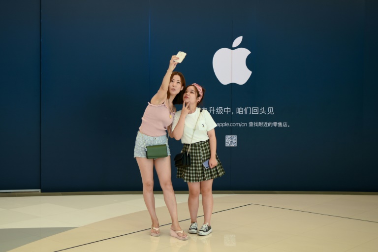 Diante da guerra comercial que está deixando mais caros os produtos feitos na China, a Apple estuda levar a produção de iPhone para outros países, como Índia
