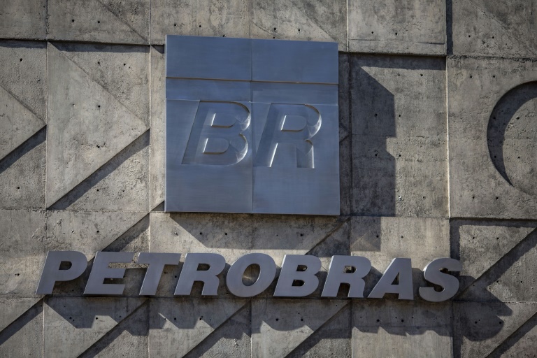 Vista da entrada principal da sede da Petrobras no Rio de Janeiro