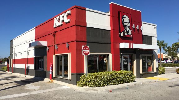 A IMC, dona das redes KFC, Pizza Hut, Viena e Frango Assado no Brasil, demitiu 30% de seus empregados nos últimos dias como forma de reduzir custos e preservar caixa
