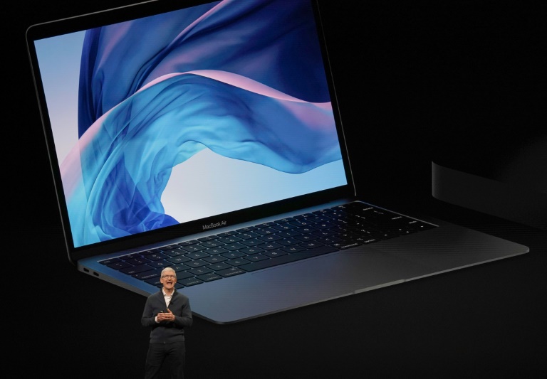 CEO da Apple, Tim Cook, apresenta o MacBook Air em Nova York em 30 de outubro de 2018