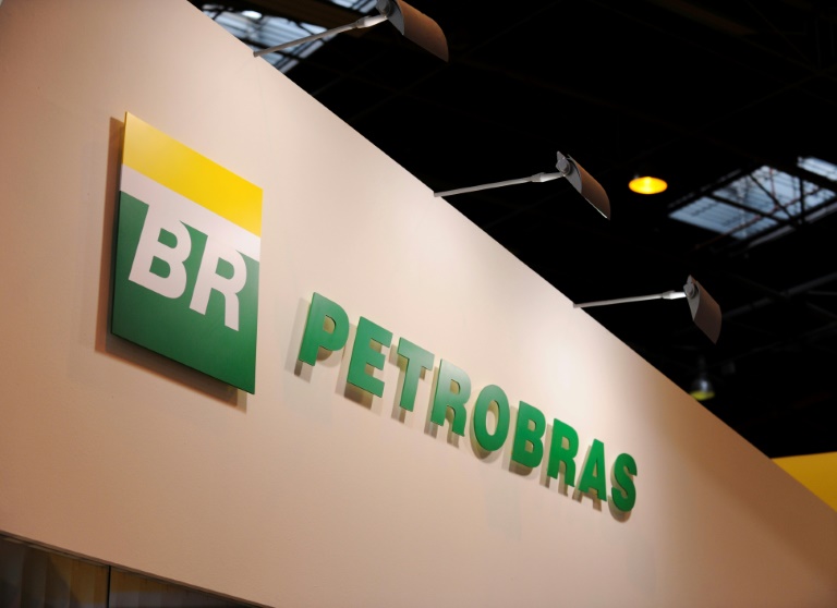 A oferta da Petrobras precificada nesta quarta, foram vendidas 734,2 milhões de ações ordinárias, perfazendo a fatia detida pelo BNDES em ações com direito a voto