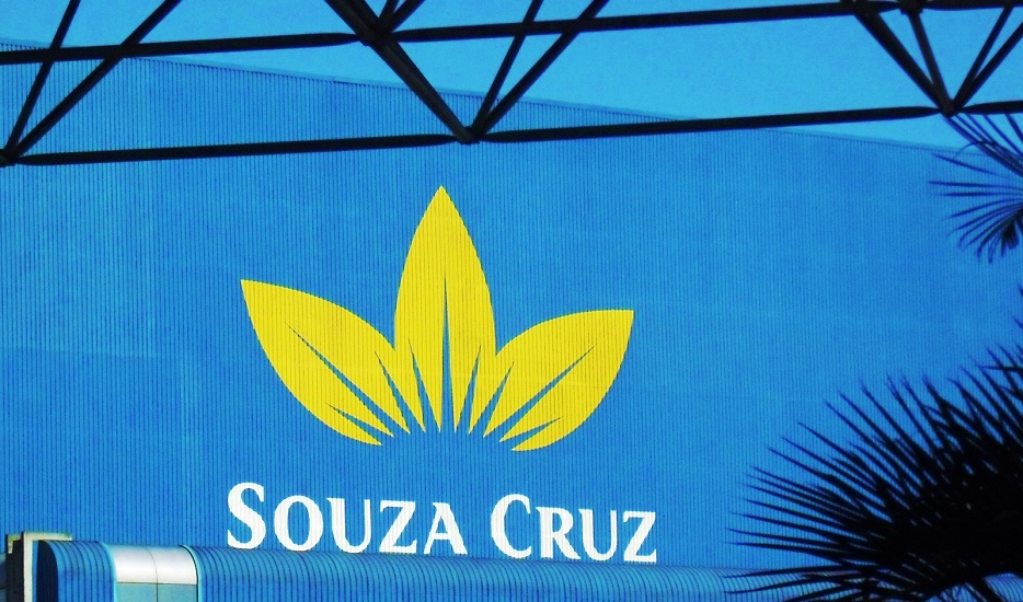 A Souza Cruz admitiu a prática até 2002, e em 2004 a Procuradoria Geral da República entrou com ação por danos coletivos e difusos.
