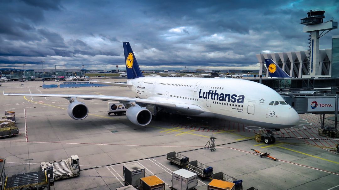 A Lufthansa lançou serviço onde passageiros podem pagar um adicional para que seu voo use combustível sustentável para diminuir emissões de carbono