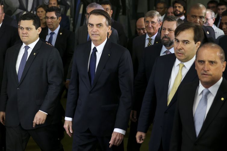 Entre os presidentes da Câmara, Rodrigo Maia, e Senado, Davi Alcolumbre, Bolsonaro encontra sua maior oposição