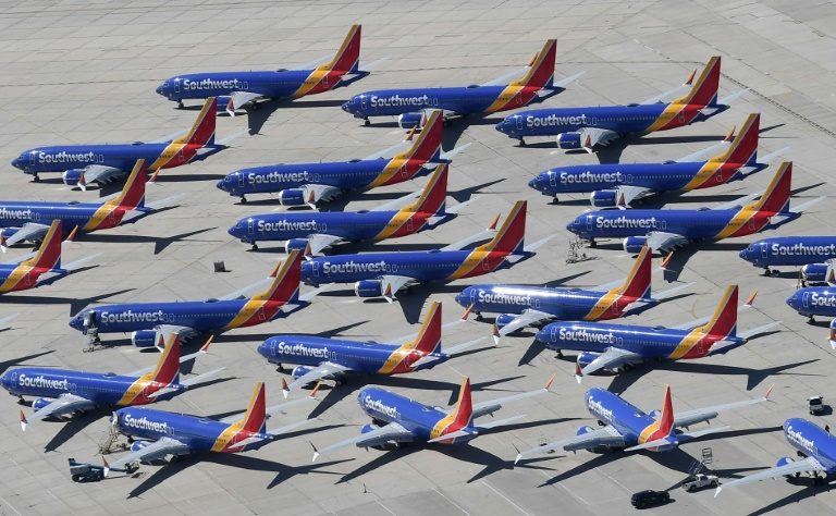 Aviões Boeing 737 MAX da Southwest Airlines estacionados milhas