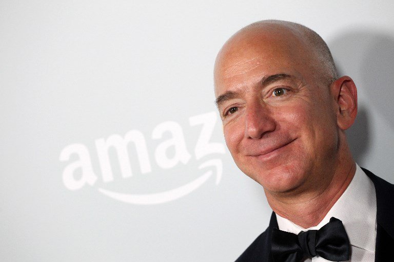 O dono da Amazon, Jeff Bezos, quebrou mais um recorde mundial com a sua fortuna. Em apenas um dia, ele aumentou a sua riqueza em US$ 13 bilhões
