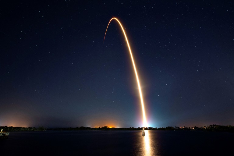 Um foguete Falcon 9 da SpaceX de Elon Musk transporta a primeira sonda lunar israelense, em 21 de fevereiro de 2019 em Cabo Canaveral, na Flórida