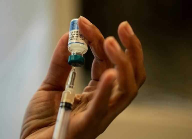 A vacina da tríplice viral pode ajudar a combater o vírus da covid-19 nas pessoas