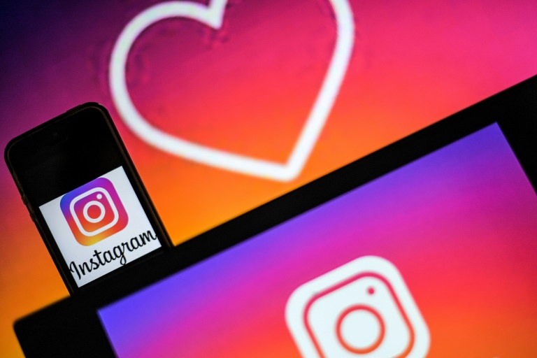 O Instagram, que tem mais de 1 bilhão de usuários em todo o mundo, é uma plataforma onde são postadas imagens e vídeos que outros usuários podem comentar ou avaliar com um "curtir"