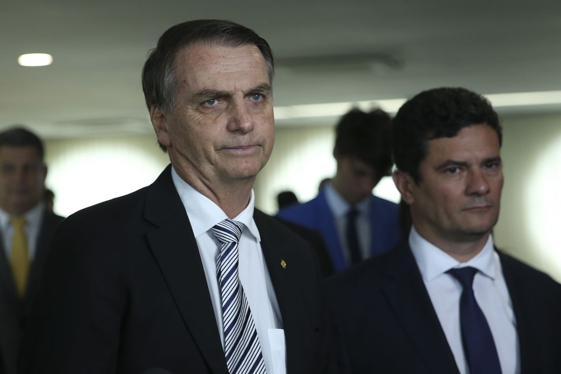O presidente Jair Bolsonaro e o ministro da Justiça, Sérgio Moro, durante visita ao Superior Tribunal de Justiça (STJ).
