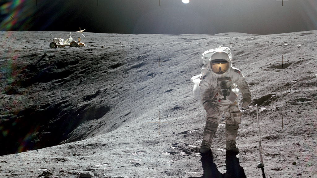A lua é do homem: em julho de 1969 a imagem do solo lunar sendo explorado por um astronauta foi enviada em tempo real para a terra. hoje, um em cada quatro brasileiros adultos não acredita que a cena seja real