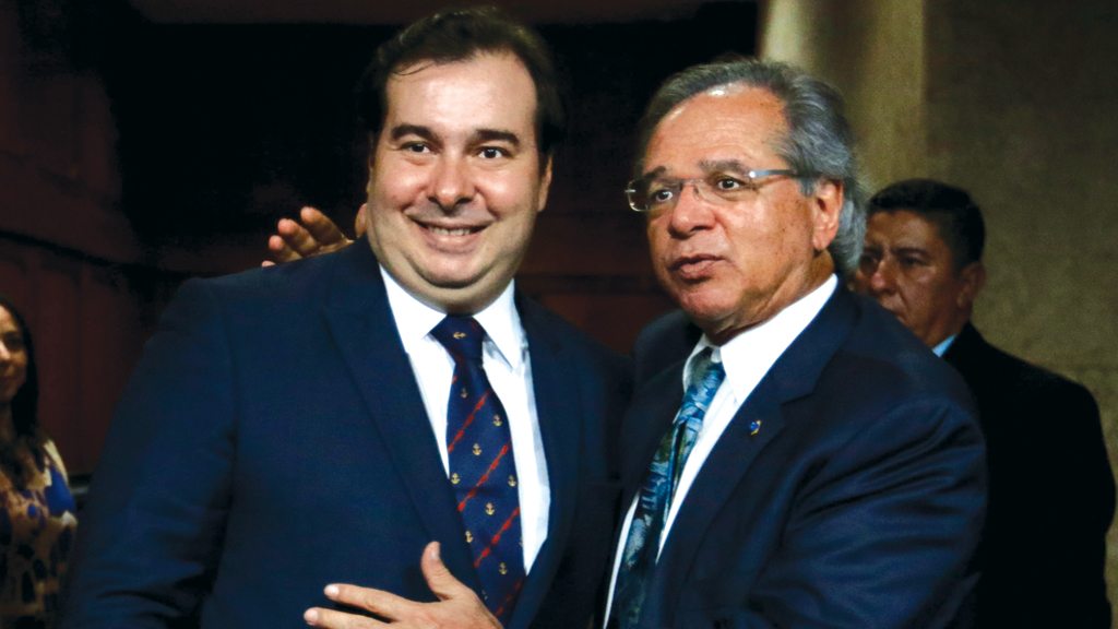 Rodrigo Maia e Paulo Guedes encontram convergência na defesa do teto de gastos