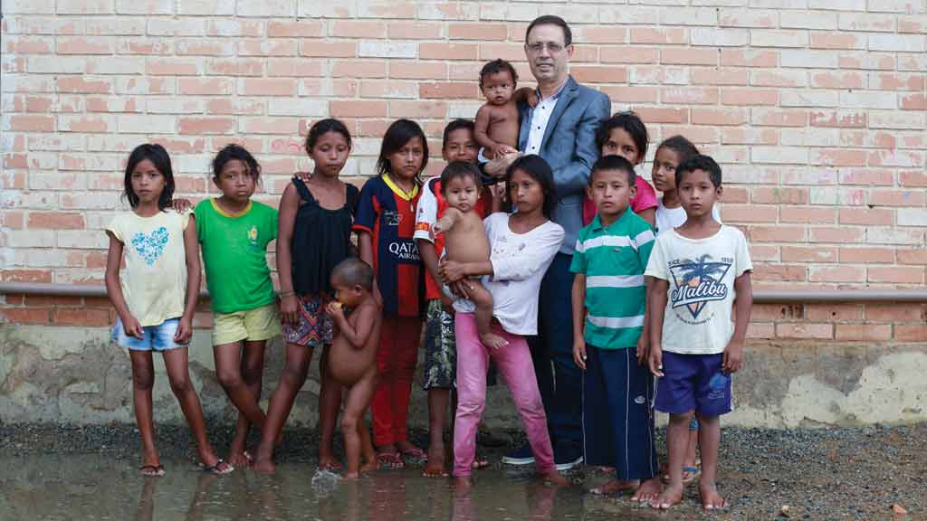 Ajuda profissional: o empresário Carlos Wizard Martins se mudou para Roraima e coordena seu próprio programa de auxílio aos refugiados. Já conseguiu emprego