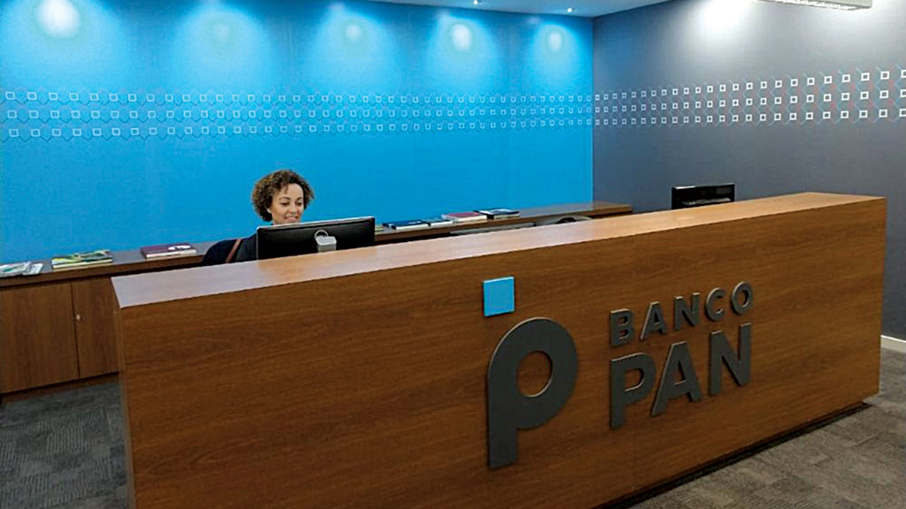 A Caixa seguirá no controle de ações ordinárias do Banco Pan; o preço por papel preferencial foi de R$ 8,30