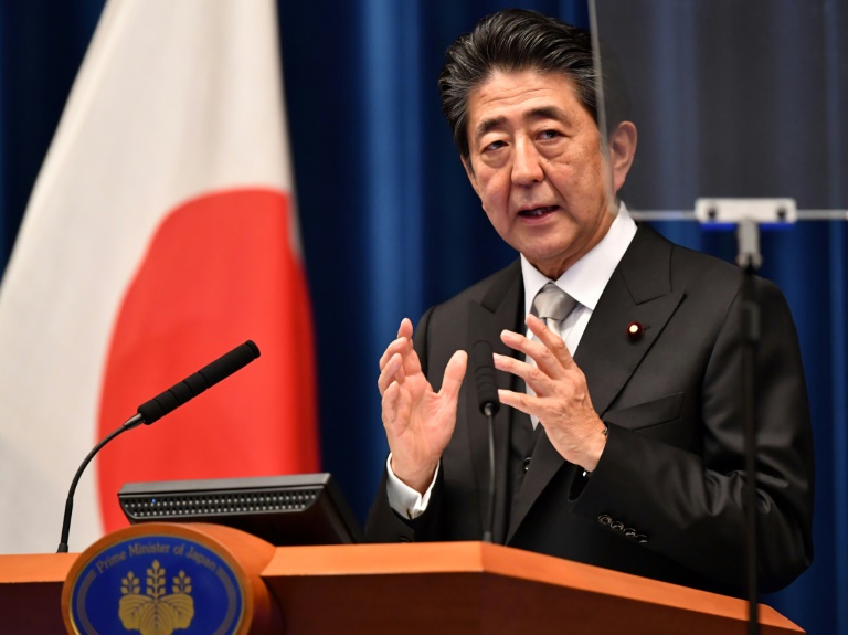 O primeiro-ministro do Japão, Shinzo Abe, falou durante uma conferência de imprensa em sua residência oficial em Tóquio