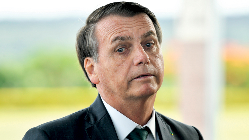 Presidente Jair Bolsonaro explicou que, de hoje para amanhã, serão editadas três medidas provisórias (MP) e sancionado o projeto que prevê o auxílio emergencial de R$ 600 para trabalhadores informais, autônomos e sem renda fixa