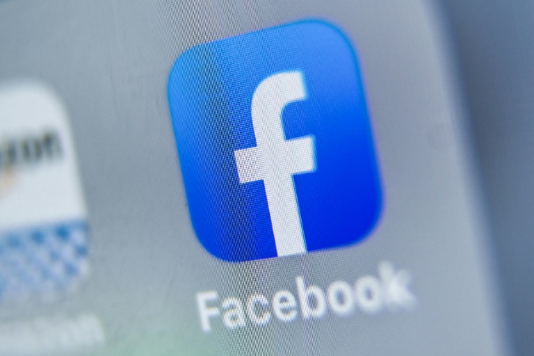 A diretora jurídica do Facebook ressalta que, nos Estados Unidos, a rede social é impedida de compartilhar dados pessoais de usuários