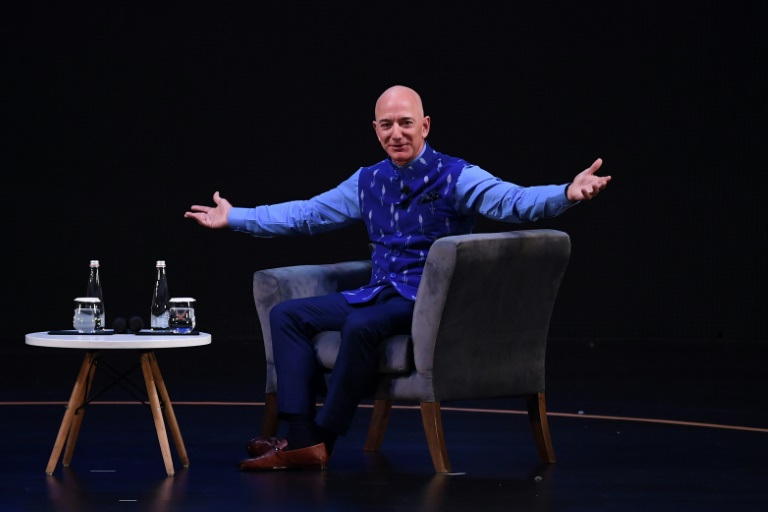Jeff Bezos, fundador e diretor-geral da Amazon é o líder do clube de ultra-ricos, com fortuna avaliada em US$ 122 bilhões