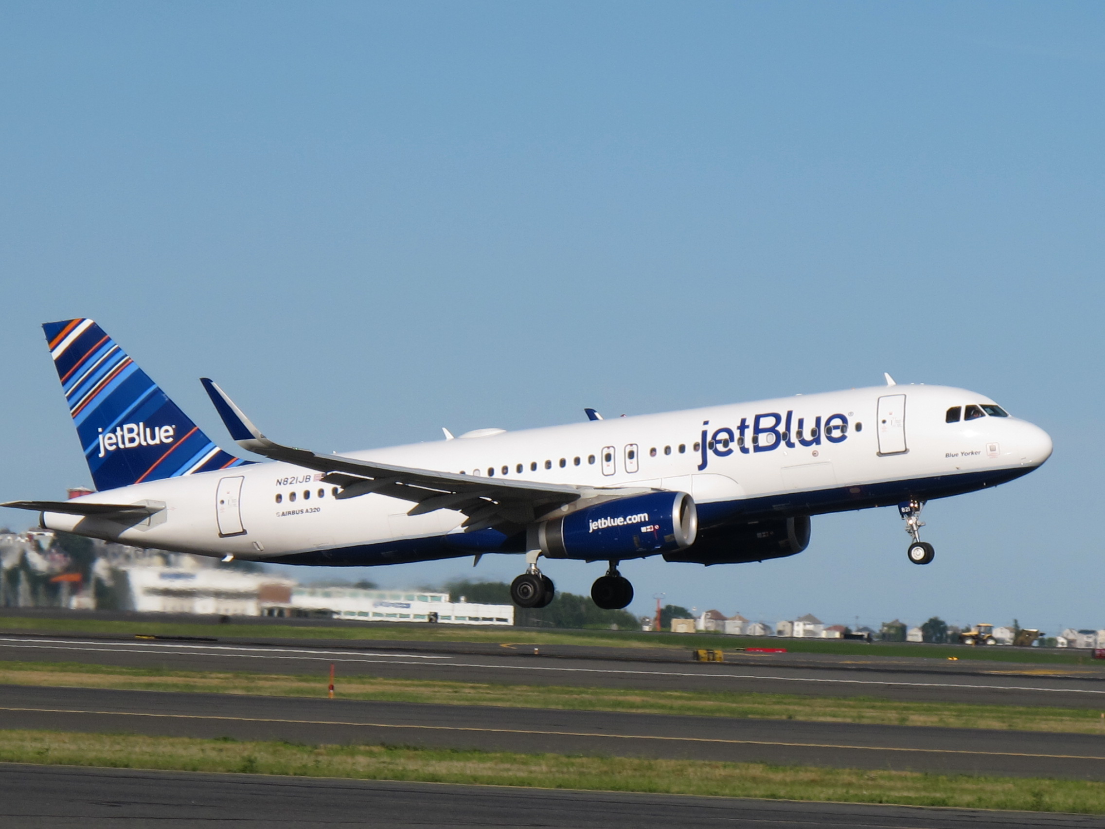 Caso não seja possível comprar passagens para hoje, a JetBlue abriu espaço para a venda de viagens marcadas entre março e junho