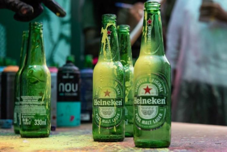 A Heineken questiona os contratos de exclusividade da Ambev com bares e restaurantes