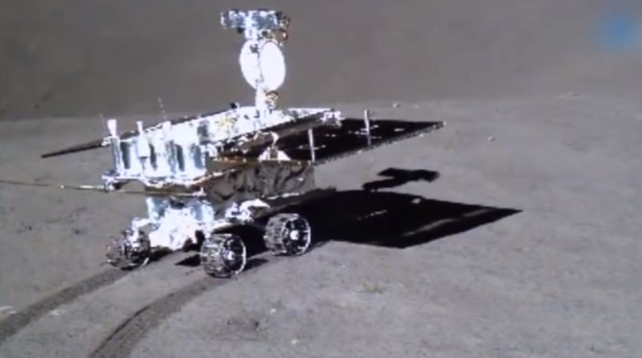 Rover chamado Yutu-2 explora a cratera Von Karman, na Bacia do Polo-Sul Aitken