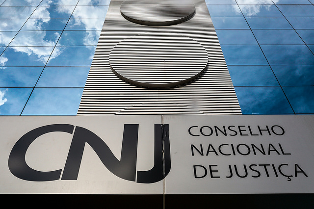 A medida foi autorizada pelo Conselho Nacional de Justiça (CNJ) diante da necessidade de reduzir os riscos de contaminação com o novo coronavírus (covid-19)