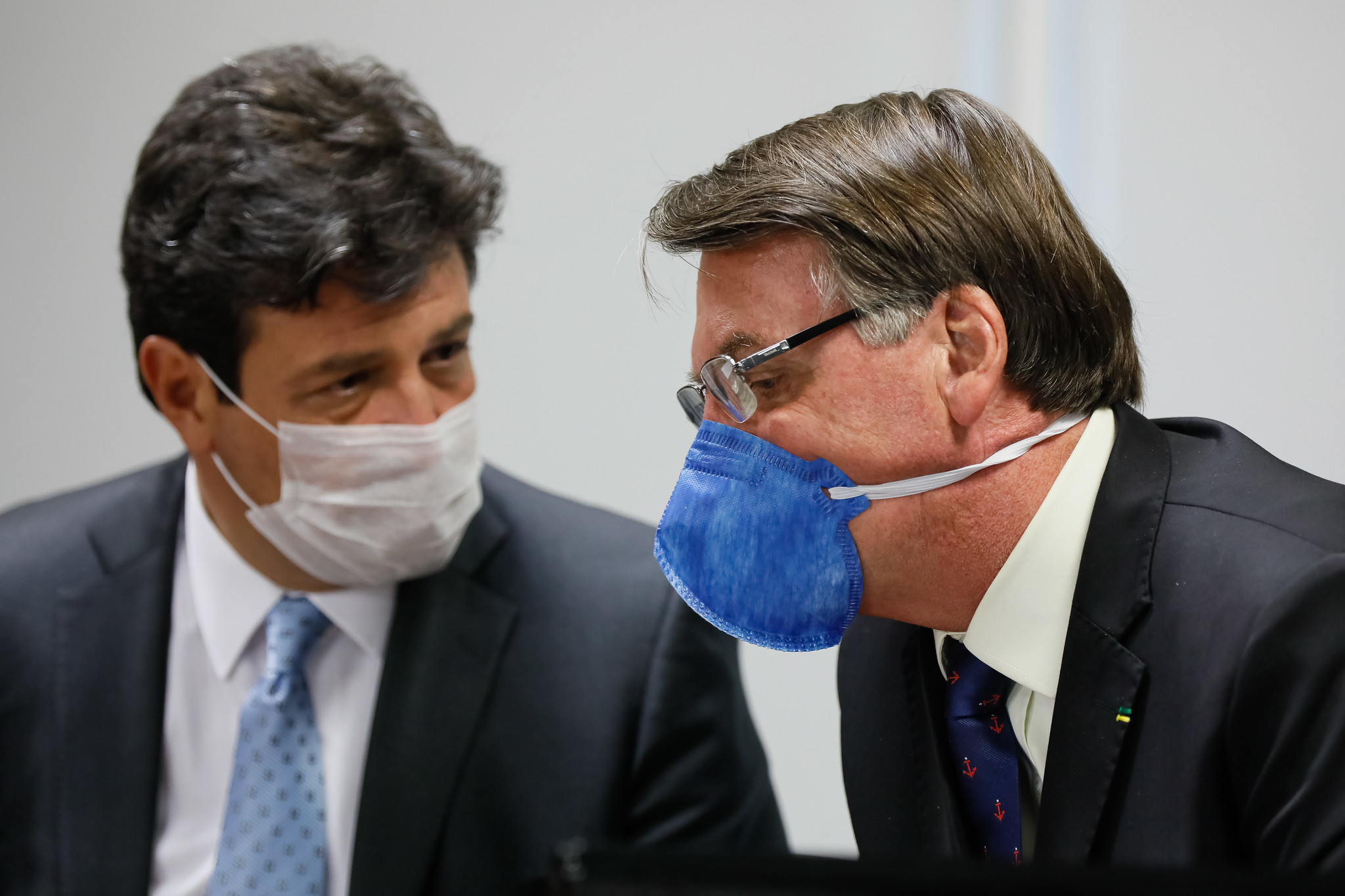 Tese do isolamento vertical é defendida por Bolsonaro, mas encontra barreira na equipe do ministério da Saúde