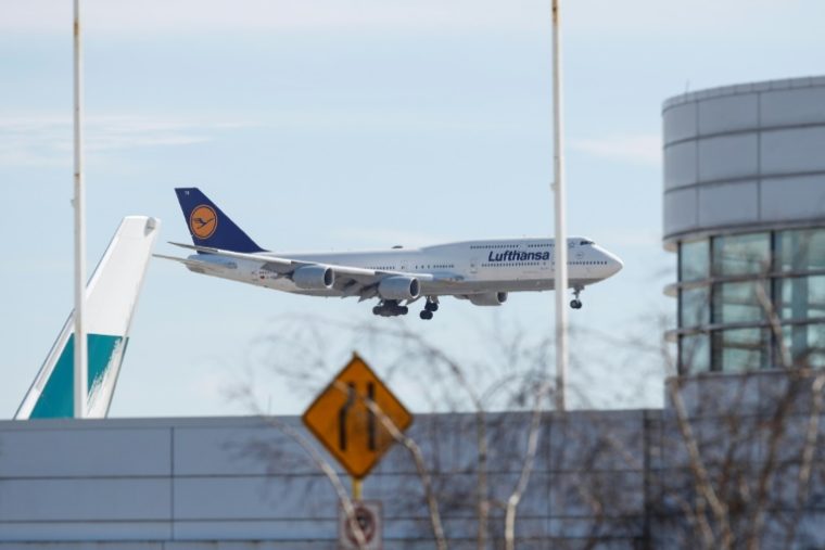 Aeronave da Lufthansa pousa no Aeroporto Internacional O'Hare, em Chicago, Illinois, nos EUA
