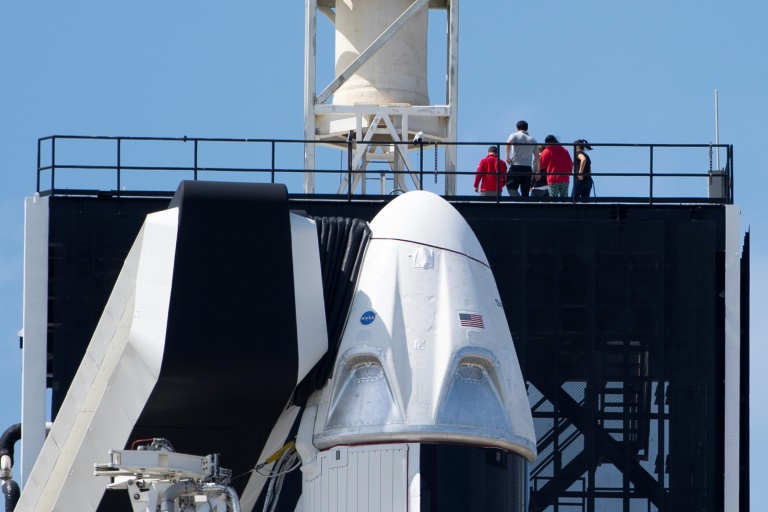 Cada lançamento do foguete Falcon 9 custa à Space X quase US$ 60 milhões. Com o custo de construção da cápsula adicionado, a passagem para a ISS pode superar US$ 100 milhões