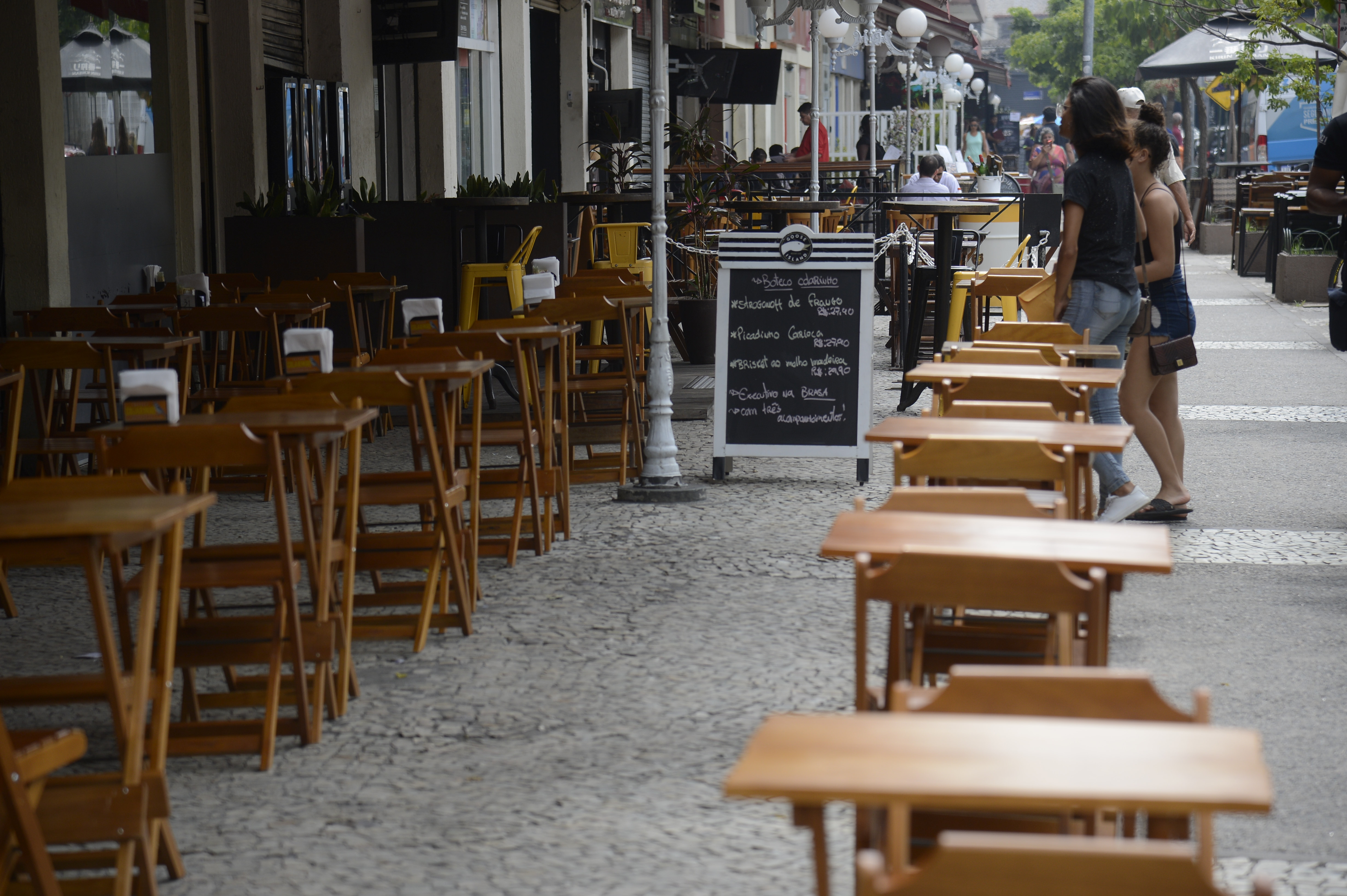 Restaurantes vazios em Botafogo, no Rio de Janeiro
