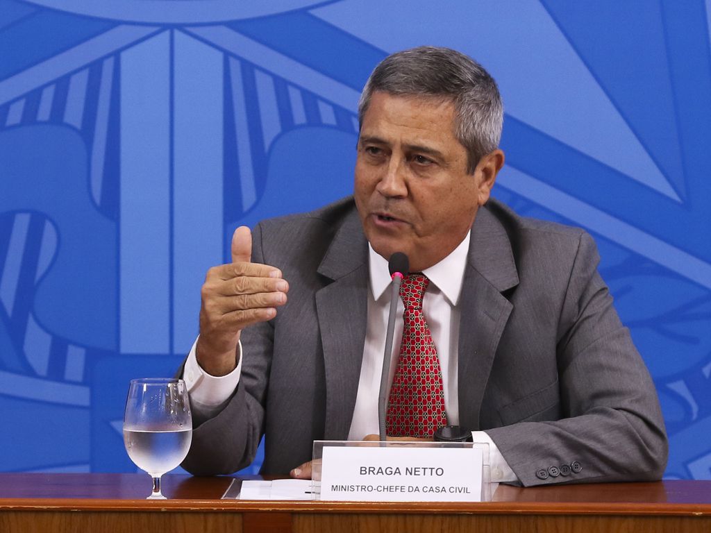 O ministro da Casa Civil, Braga Neto, é um dos líderes da equipe que trabalha no plano de recuperação econômica
