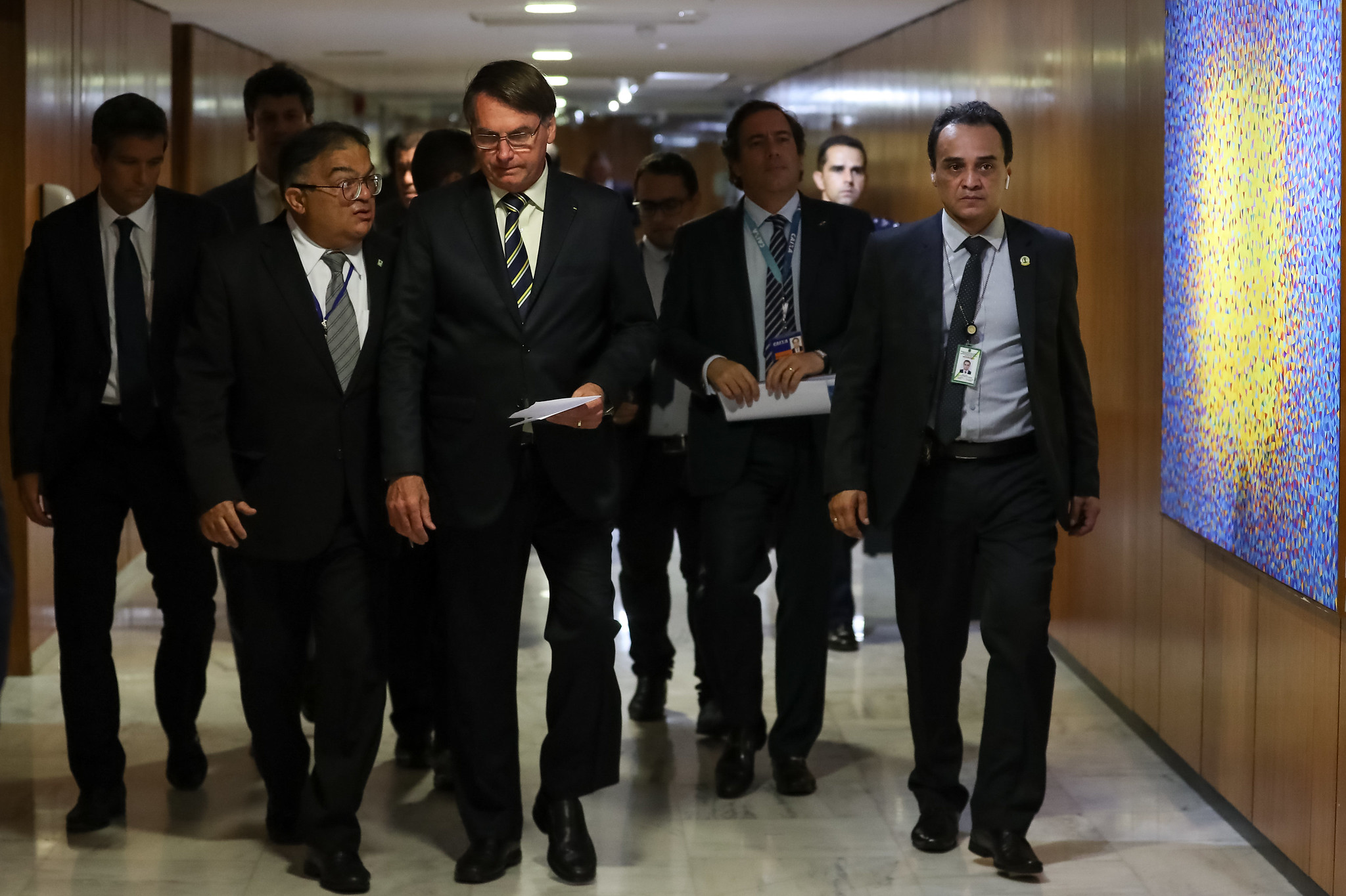 Horas após mudar tom de discurso, Bolsonaro voltou a partir para o ataque
