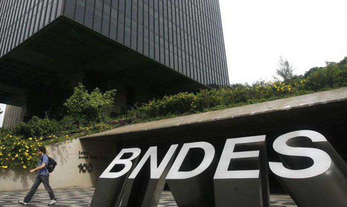 BNDES: montante equivale a 22% da linha de crédito de R$ 5 bilhões anunciada no mês passado para ajudar micro, pequenas e médias empresas