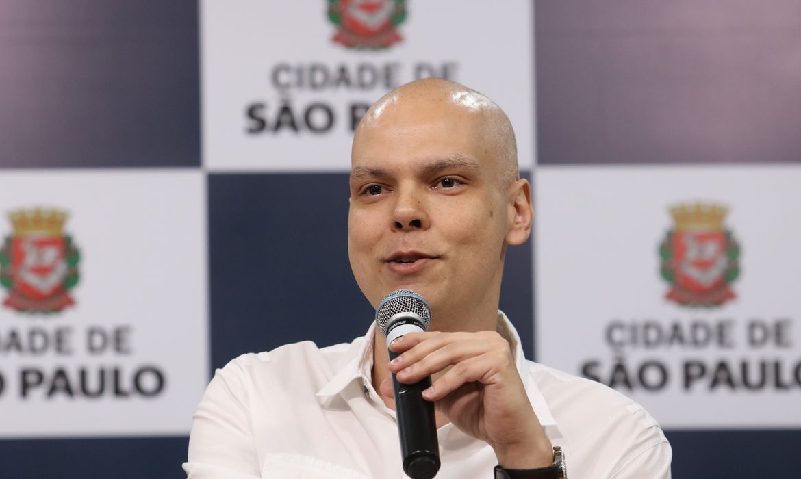 O prefeito de São Paulo, Bruno Covas já era o favorito nas pesquisas e agora vai defender sua gestão no segundo turno das eleições