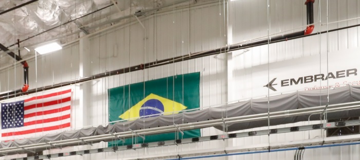 A fabricante brasileira de aeronaves já convocou investidores para uma teleconferência, nesta segunda-feira, às 9h, quando deverá elevar o tom contra a Boeing, depois de a companhia ter cancelado o negócio de US$ 5,2 bilhões