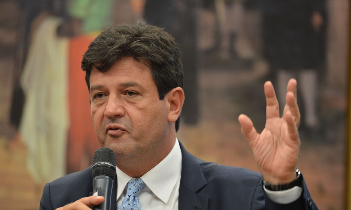 O oncologista Nelson Teich vai assumir o cargo. Mandetta confirmou a saída pelas redes sociais.