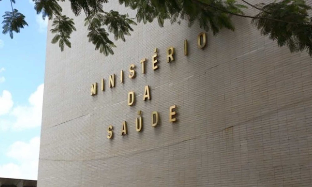 Ministério da Saúde: o total oficial de vítimas do novo coronavírus no Brasil subiu de 7.321 para 7.921