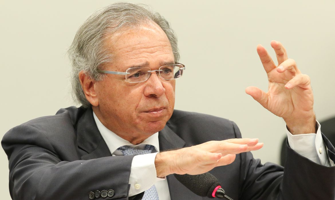 O ministro da Economia, Paulo Guedes sobre queda histórica do PIB: isso é impacto do raio que caiu em abril