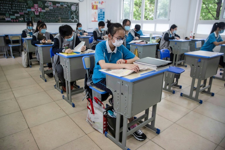 Aulas reiniciadas nas escolas do ensino médio de Wuhan, China, em 6 de maio de 2020