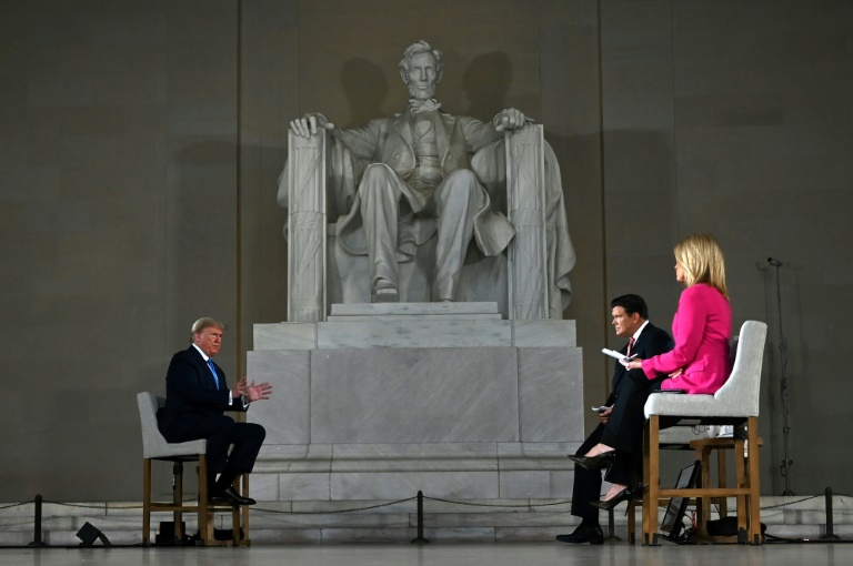 Presidente americano Donald Trump em entrevista à Fox News no Lincoln Memorial em Washington, no dia 3 de maio de 2020