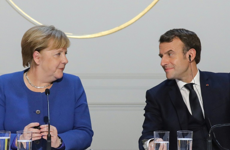 Imagem de 9 de dezembro de 2019 da chanceler alemã Angela Merkel e o presidente francês Emmanuel Macron