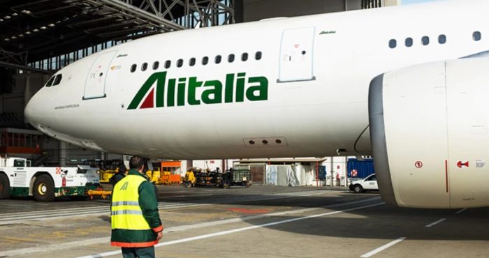 A Alitalia não suspendeu as operações durante o bloqueio causado pela crise do coronavírus, mas reduziu drasticamente seus serviços