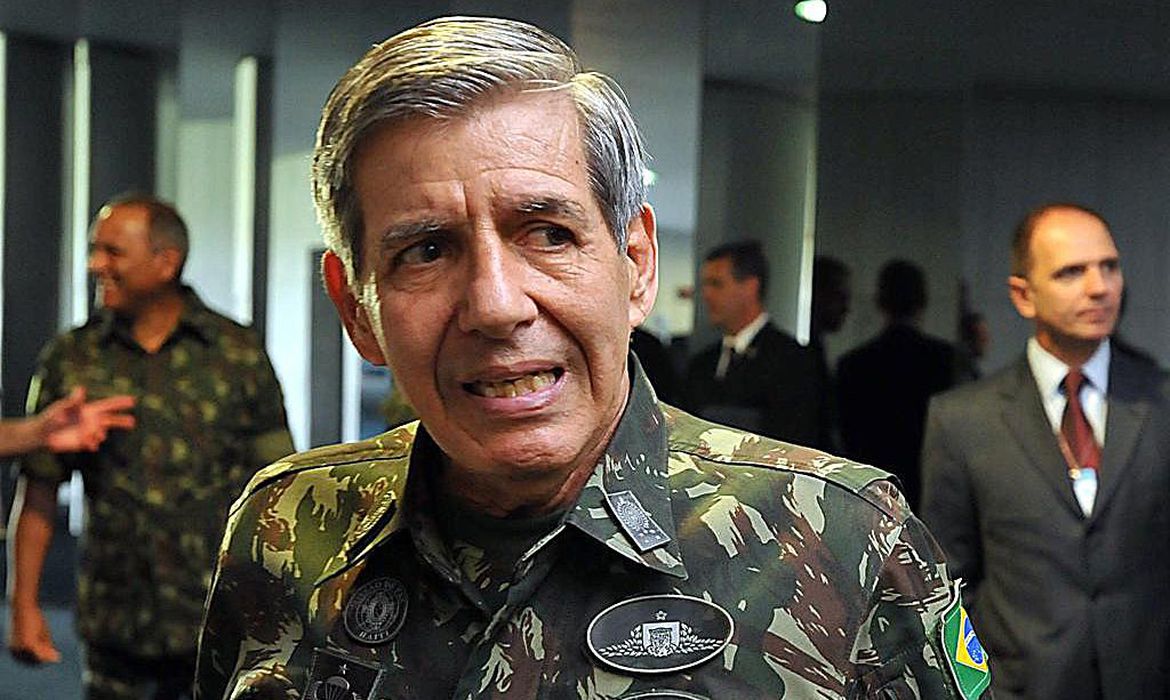 General Augusto Heleno: apreensão de celular do presidente "poderá ter consequências imprevisíveis para a estabilidade nacional"